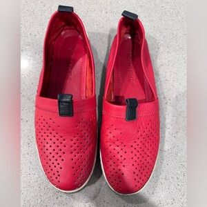 La Pinta Red Slip-ons